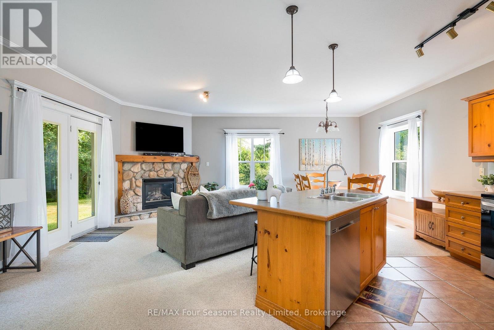 114 - 184 Snowbridge Way, Blue Mountains, Ontario  L9Y 0V1 - Photo 10 - X12332797