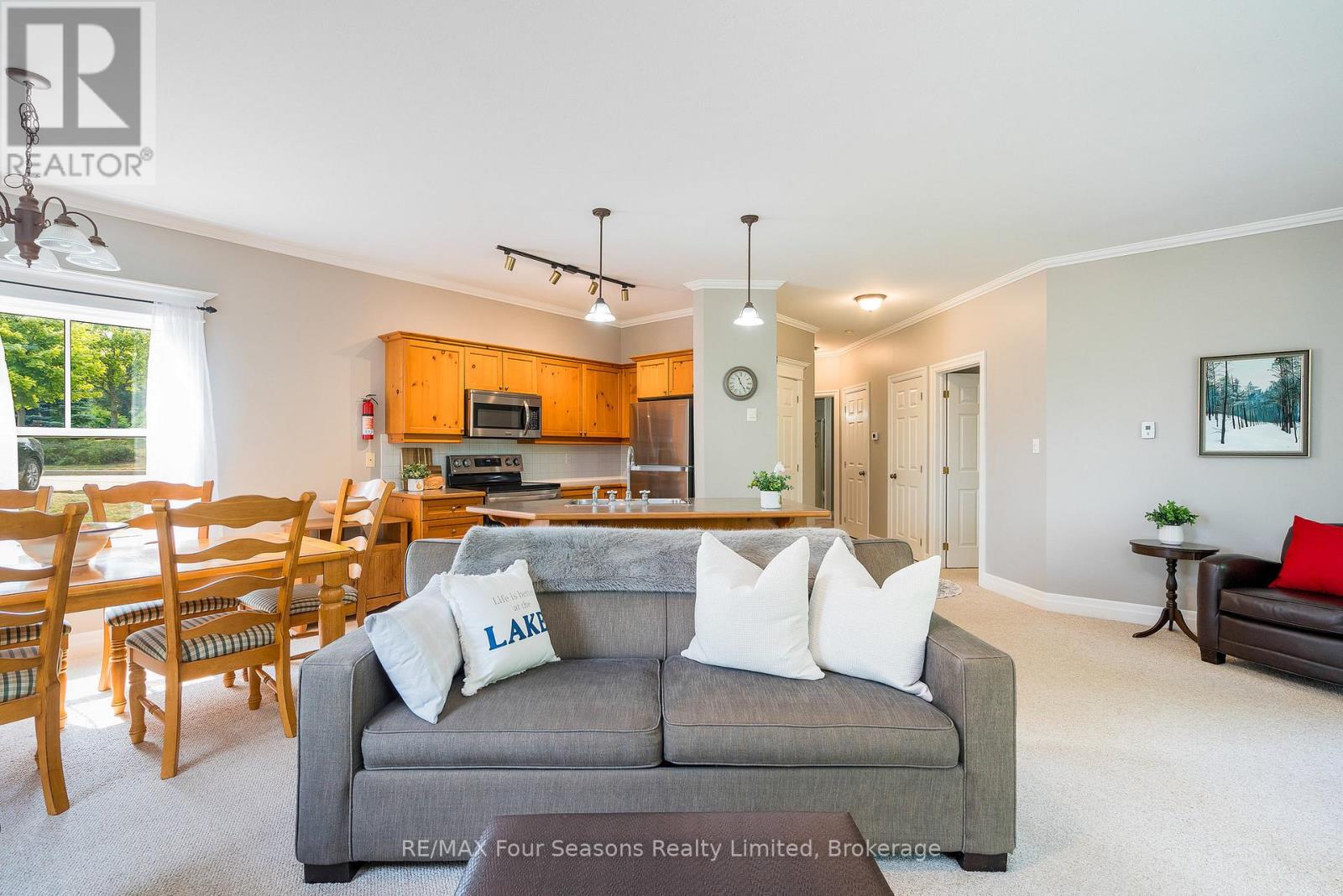 114 - 184 Snowbridge Way, Blue Mountains, Ontario  L9Y 0V1 - Photo 11 - X12332797