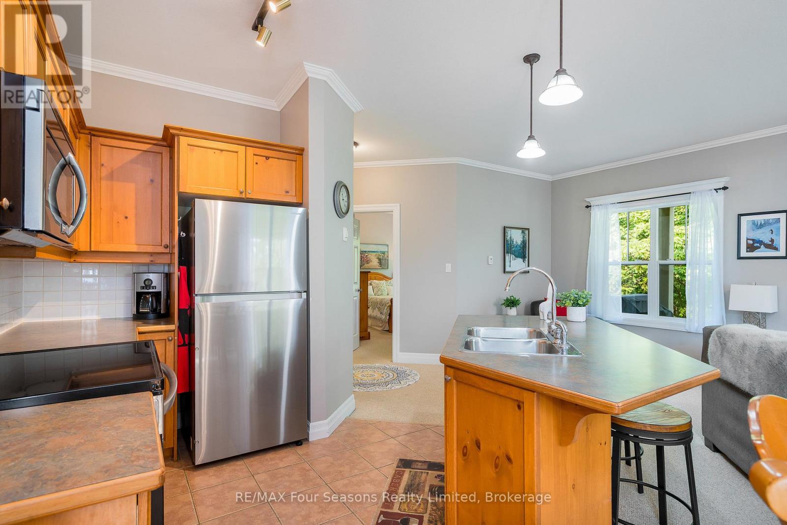 114 - 184 Snowbridge Way, Blue Mountains, Ontario  L9Y 0V1 - Photo 8 - X12332797