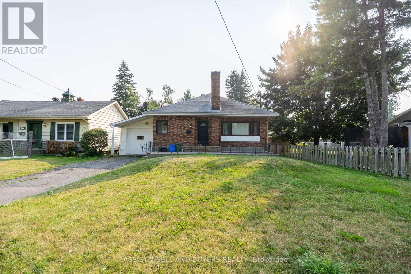 310 Westmoreland Avenue, Cornwall, Ontario  K6J 2G9 - Photo 2 - X12332729