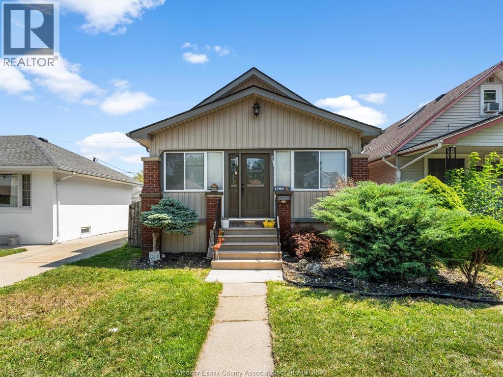 MLS# 25020157: 1790 GLADSTONE AVENUE, Windsor, Canada