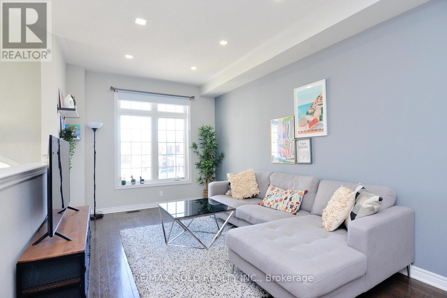 22 Cloudburst Road, Brampton, Ontario  L7A 0B5 - Photo 4 - W12332602