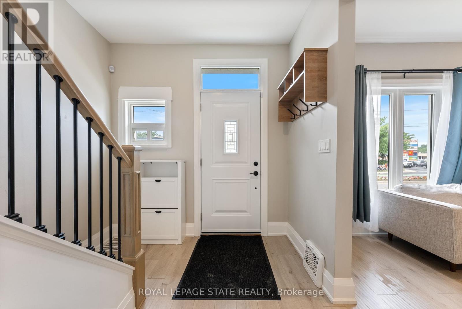 91 Dundurn Street S, Hamilton, Ontario  L8P 4K1 - Photo 3 - X12332617