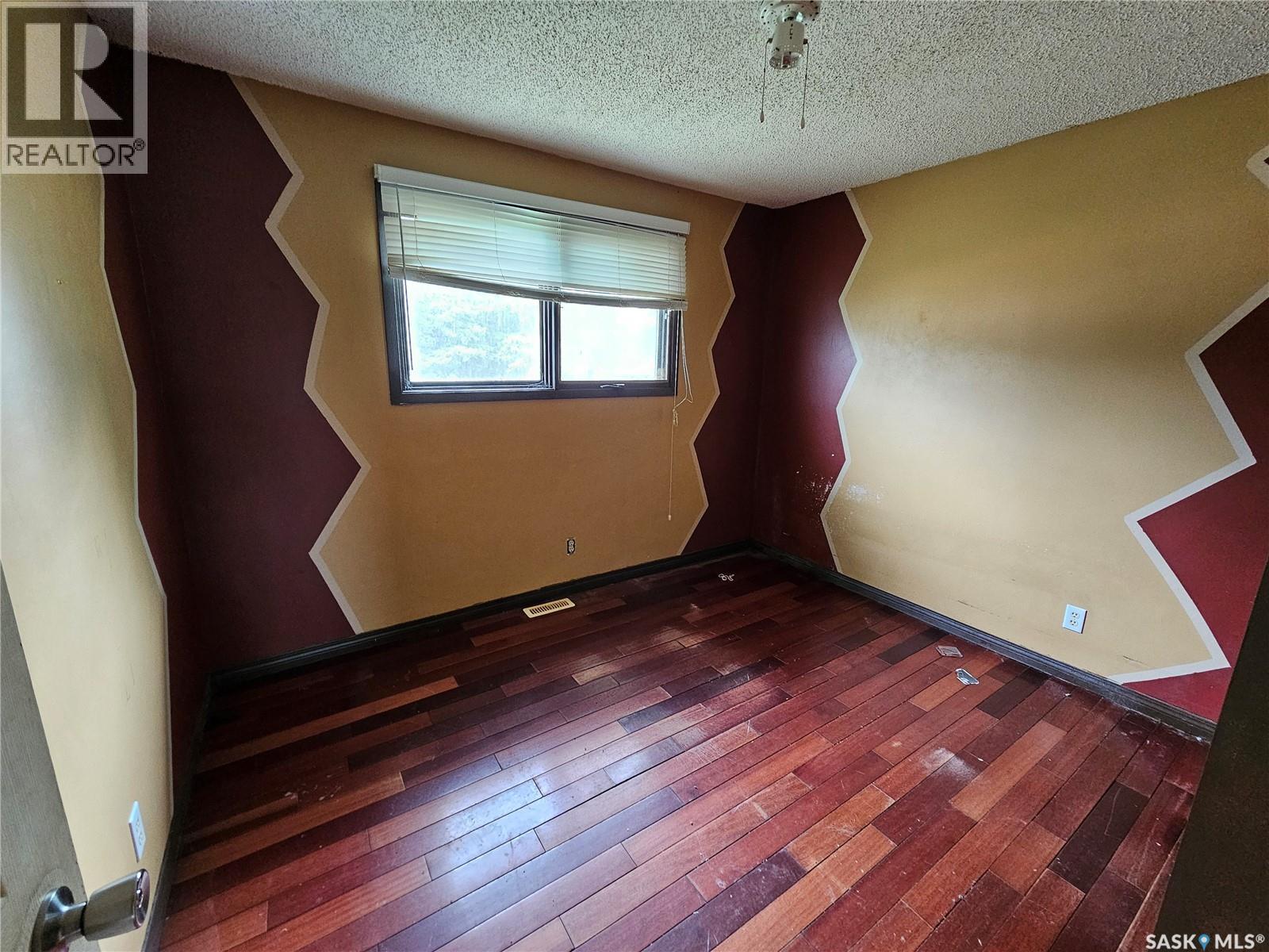 Property at 153 4th STREET W image 3