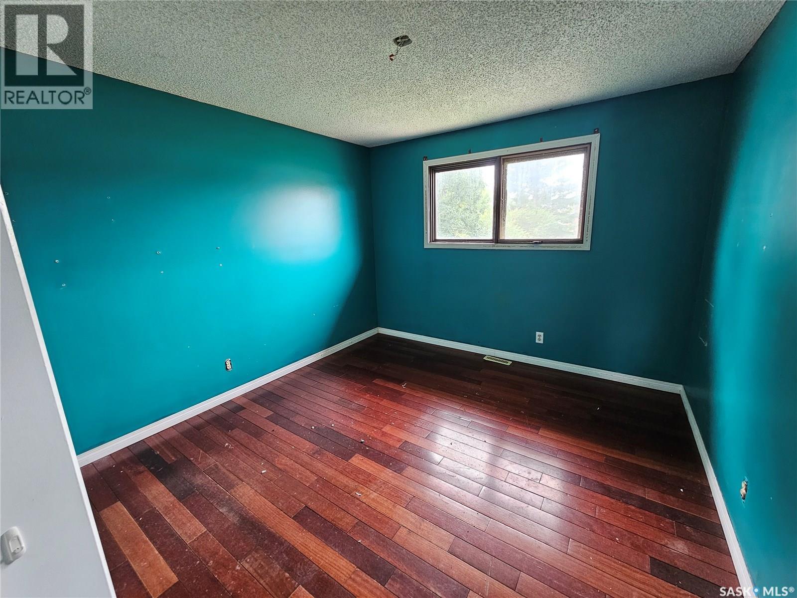 Property at 153 4th STREET W image 4
