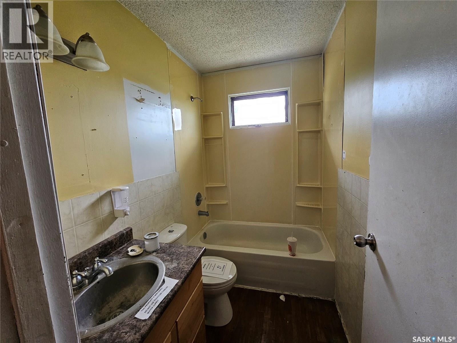 Property at 153 4th STREET W image 5