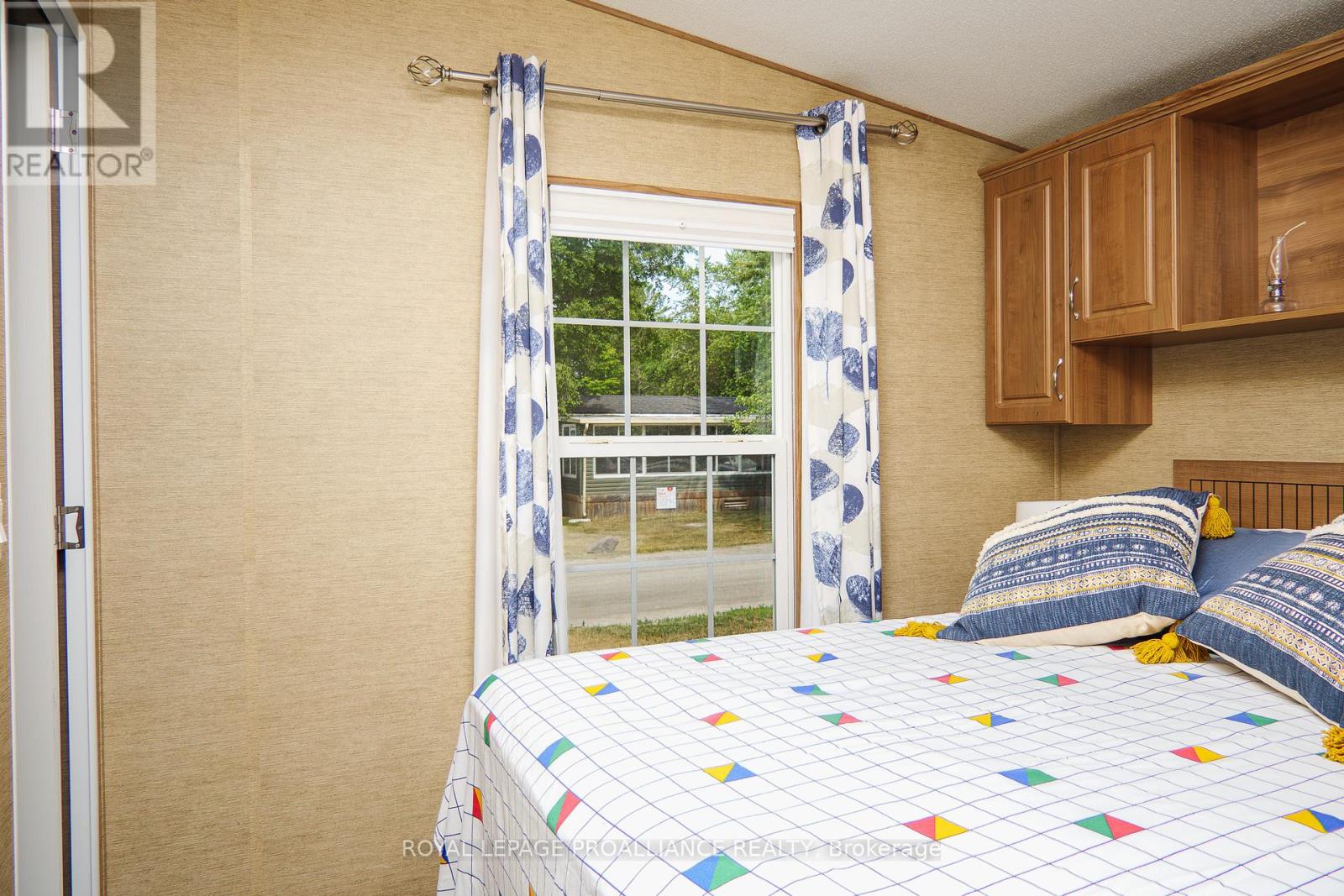 26 Beach View Lane - 486 County Road 18, Prince Edward County, Ontario K0K 1P0 - Photo 11 - X12332725