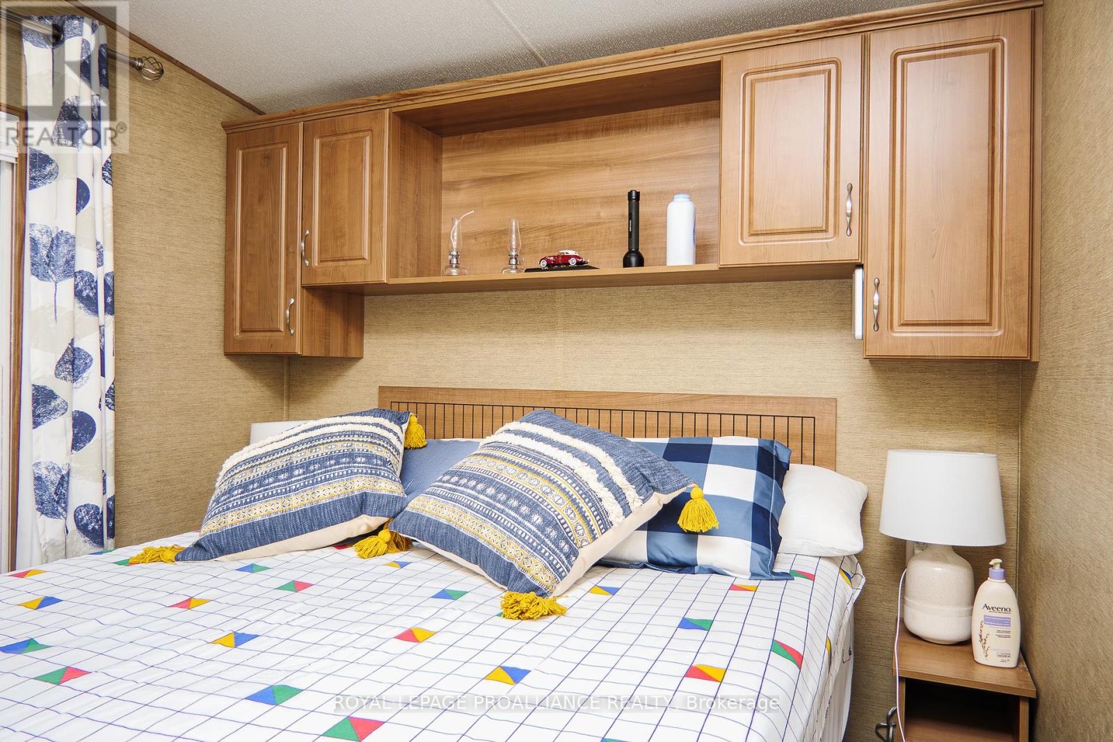 26 Beach View Lane - 486 County Road 18, Prince Edward County, Ontario K0K 1P0 - Photo 10 - X12332725