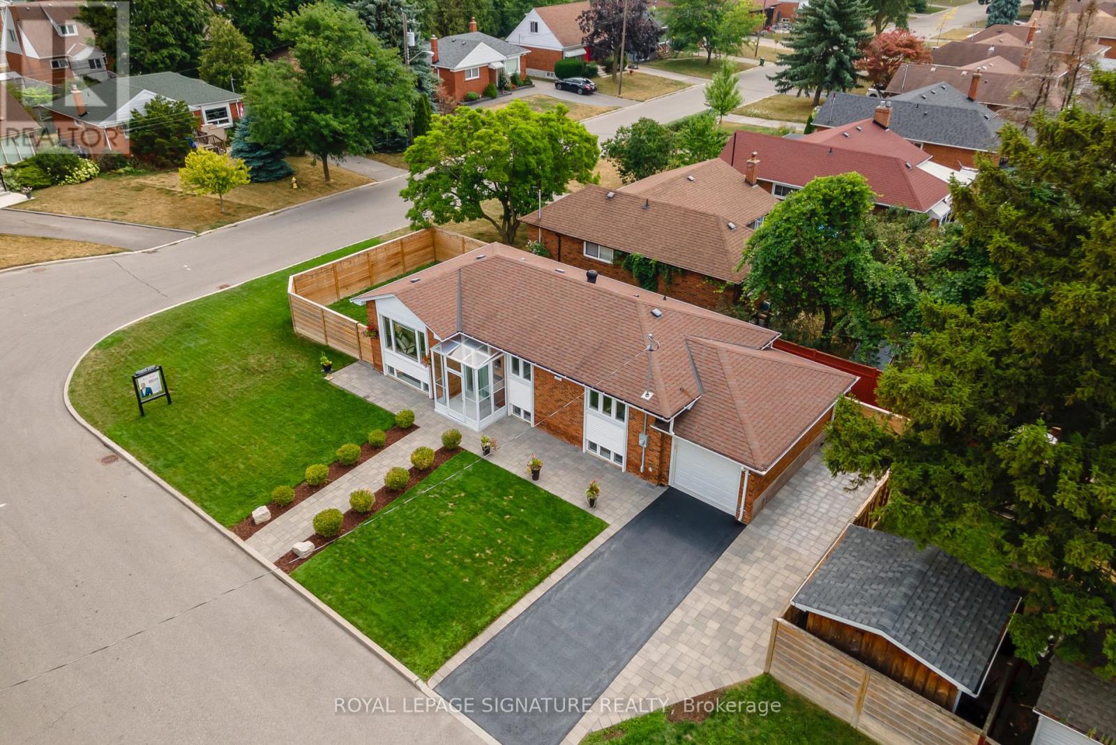 Property at 52 IVORWOOD CRESCENT image 1