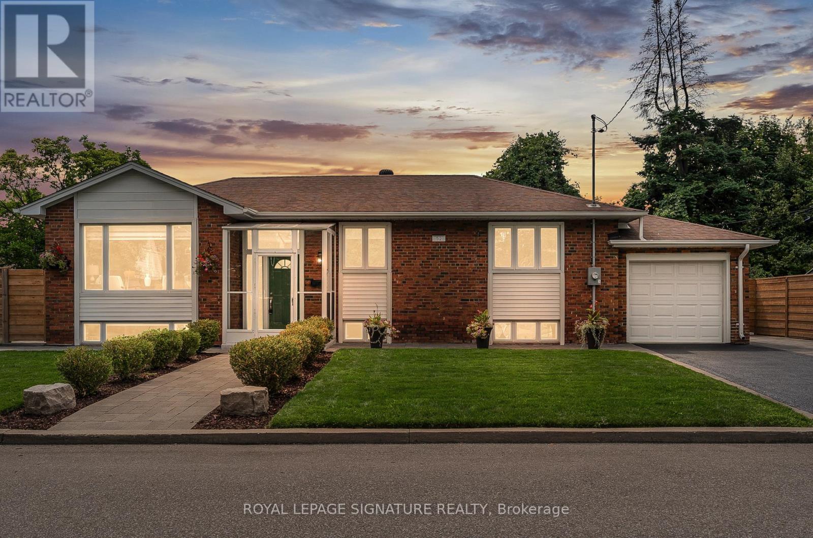 Property at 52 IVORWOOD CRESCENT image 2