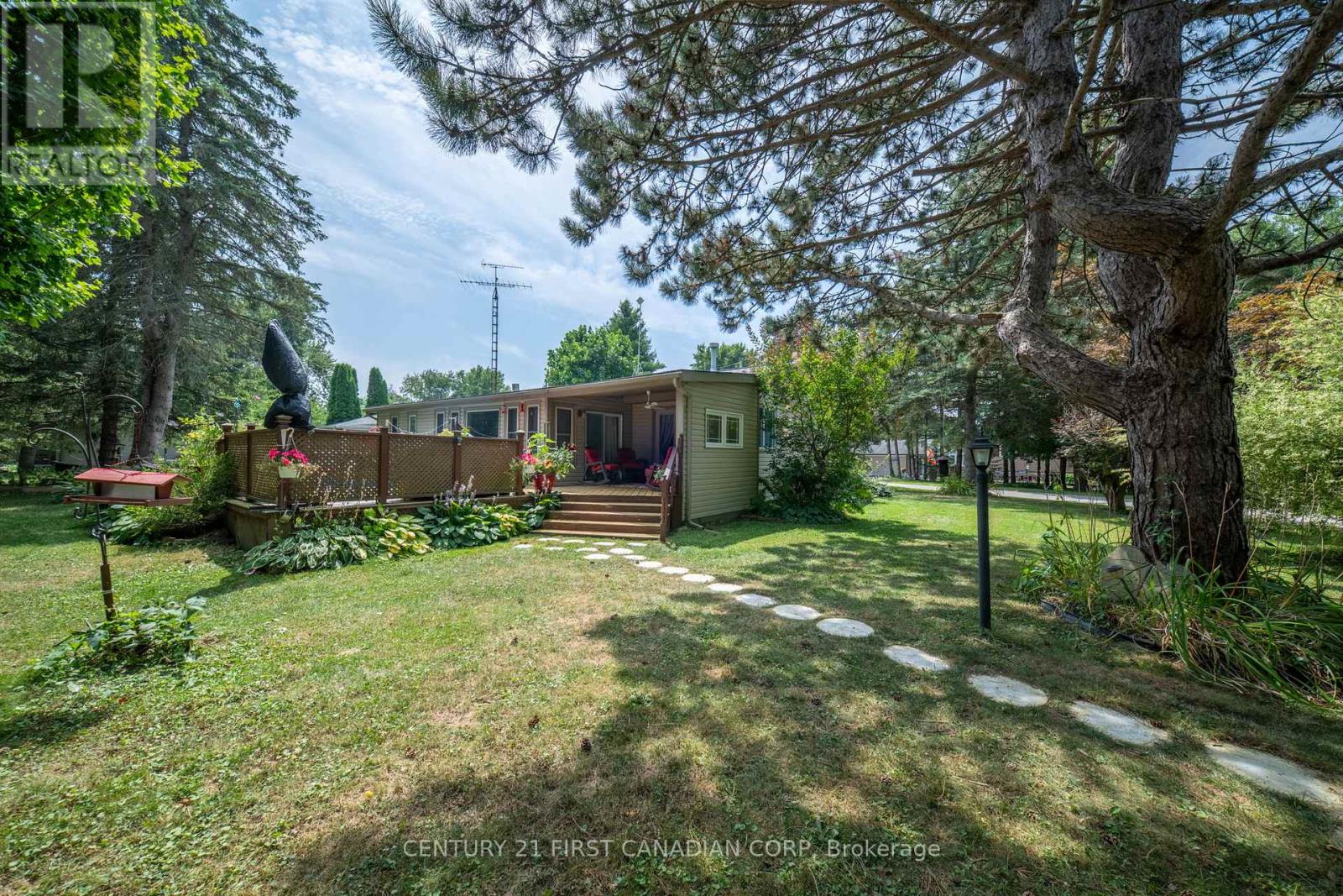 21084 Riverview Drive, Thames Centre, Ontario  N0M 2P0 - Photo 14 - X12332935