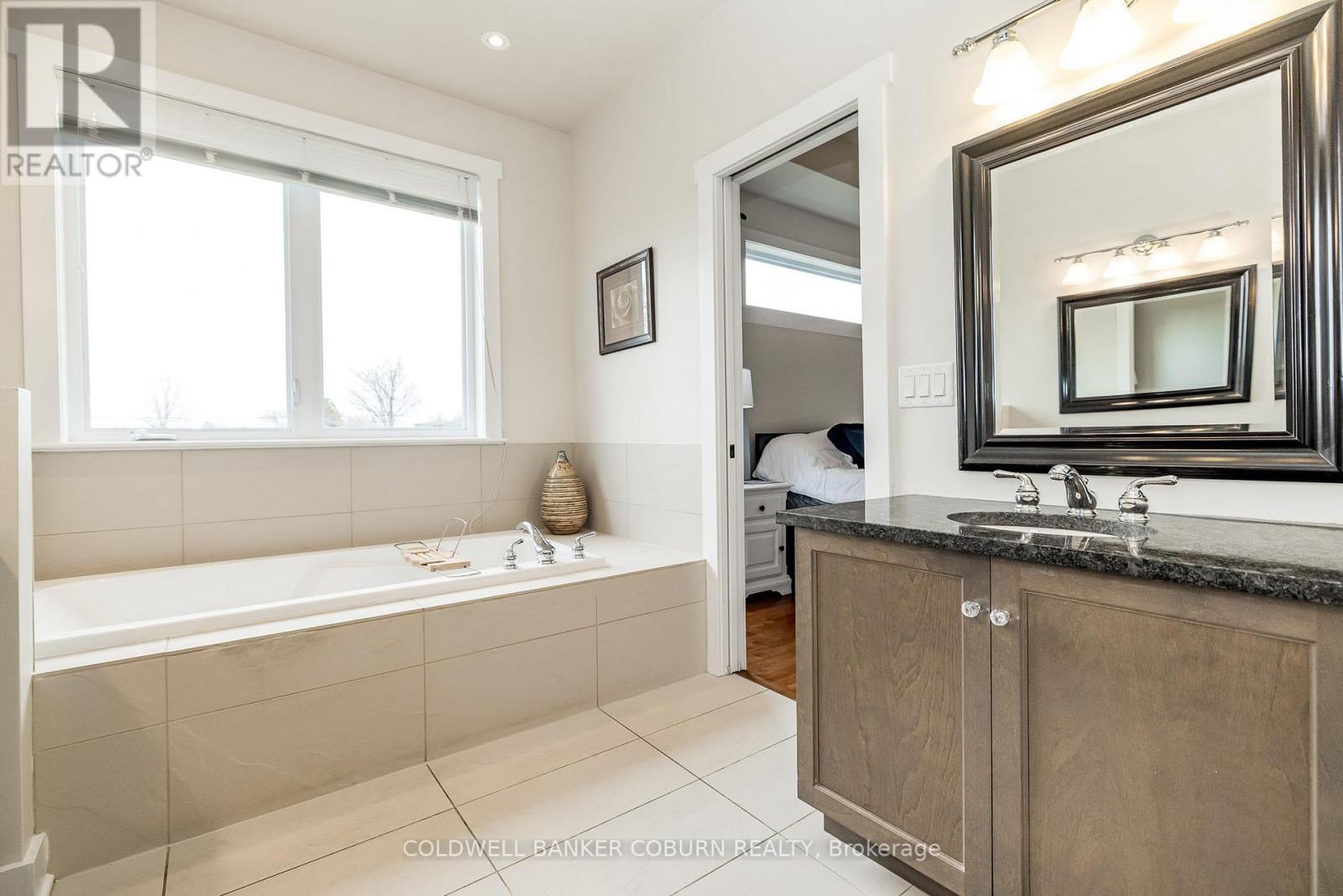 270 West Lake Circle, Ottawa, Ontario  K0A 1L0 - Photo 26 - X12332895