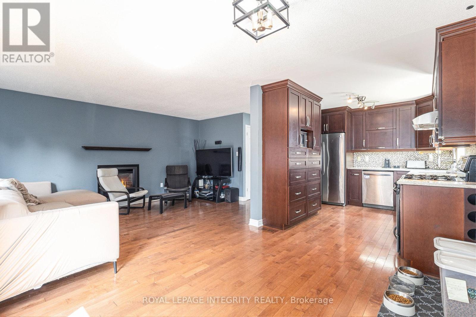 1100 Trillium Place, Clarence-Rockland, Ontario  K4K 1T1 - Photo 3 - X12332901