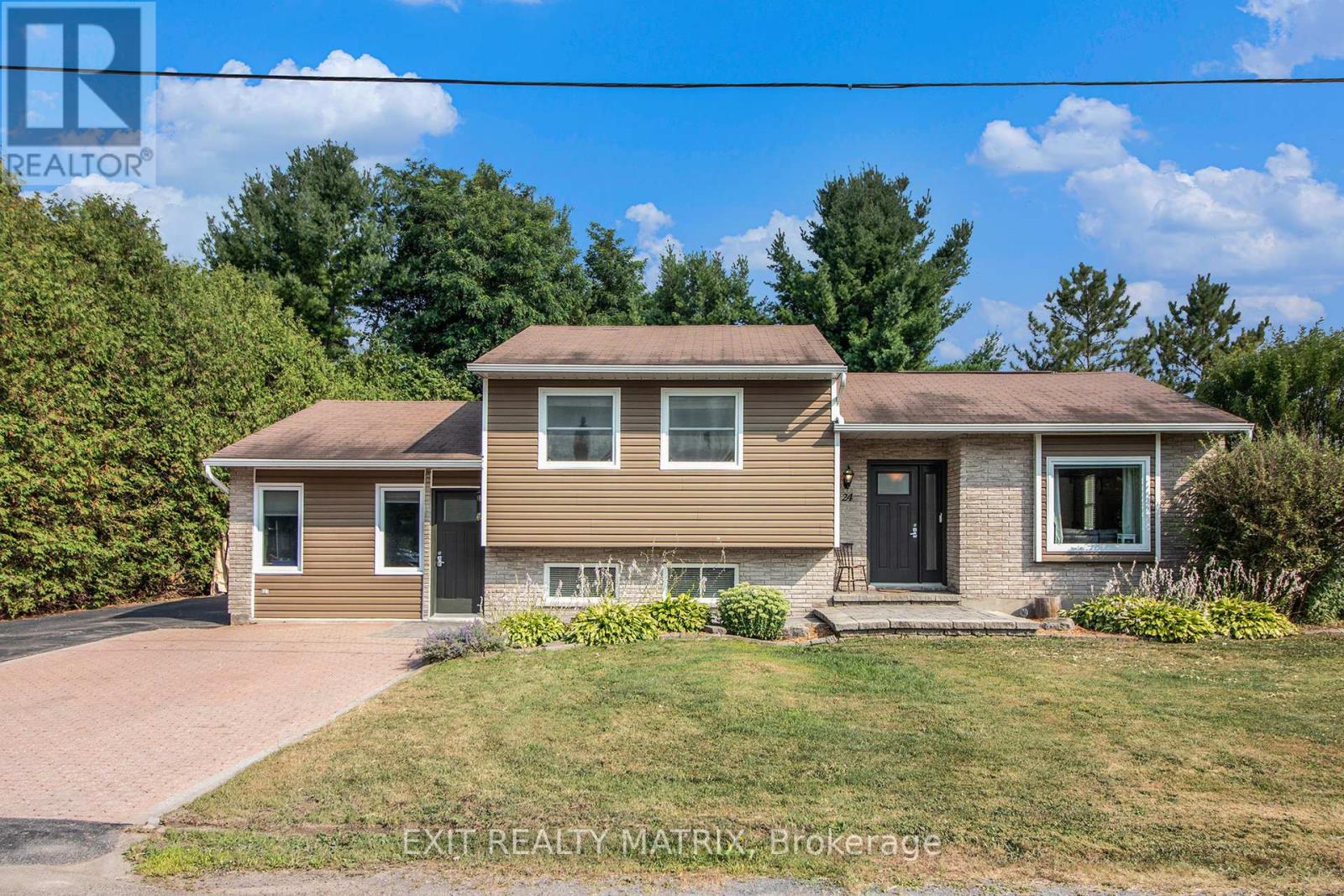 Property at 24 STE THERESE BOULEVARD image 1