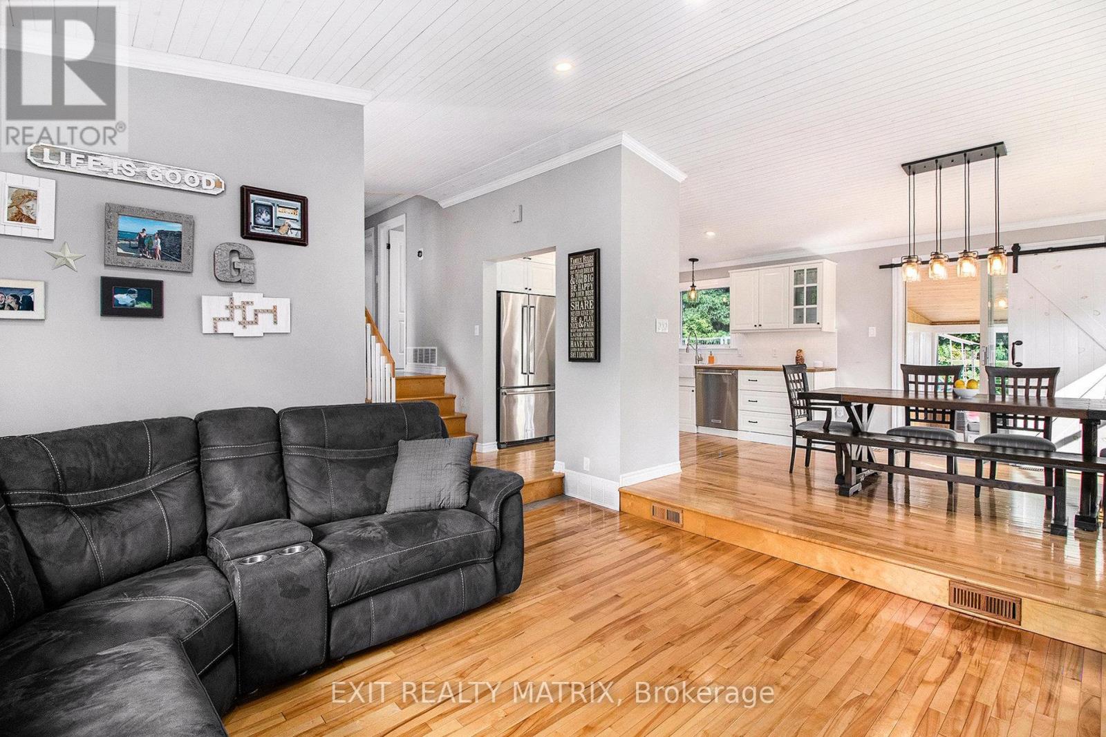Property at 24 STE THERESE BOULEVARD image 4