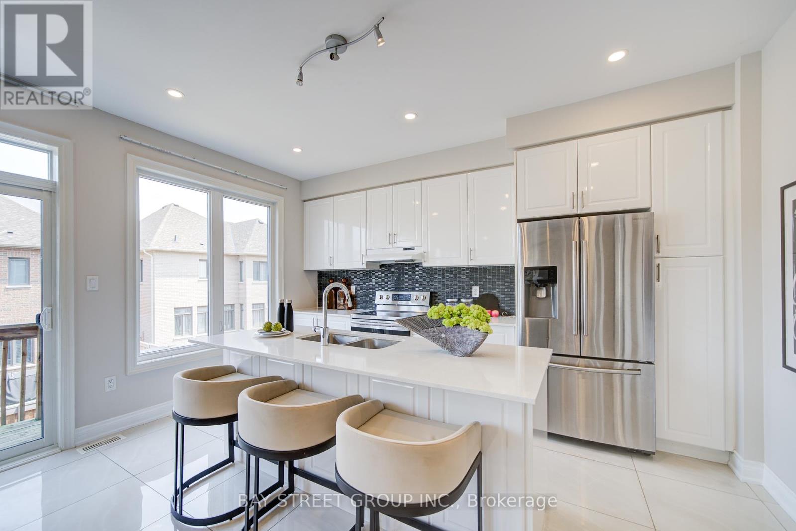 7 Yarrow Lane, East Gwillimbury, Ontario  L9N 0T4 - Photo 14 - N12332746