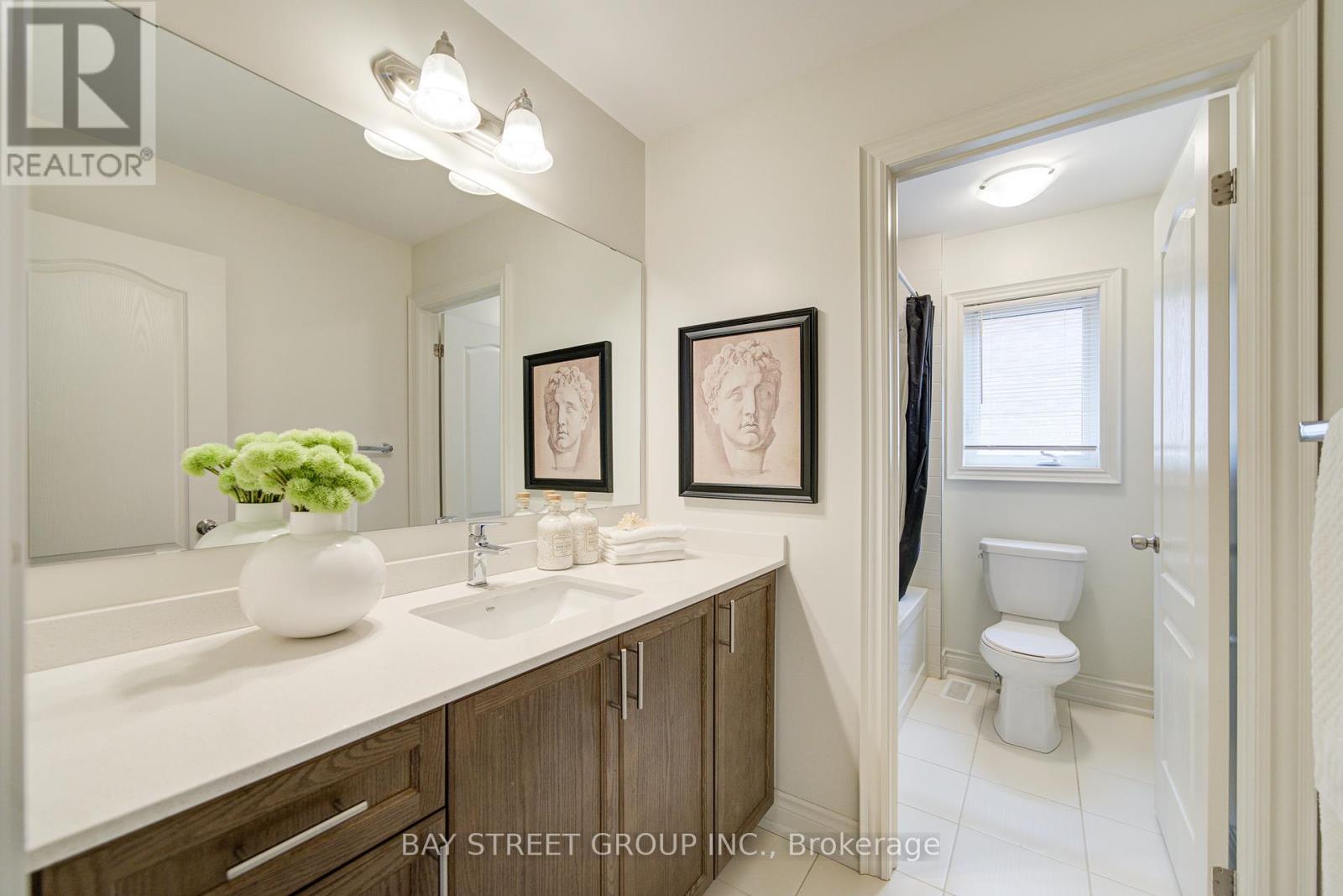 7 Yarrow Lane, East Gwillimbury, Ontario  L9N 0T4 - Photo 37 - N12332746