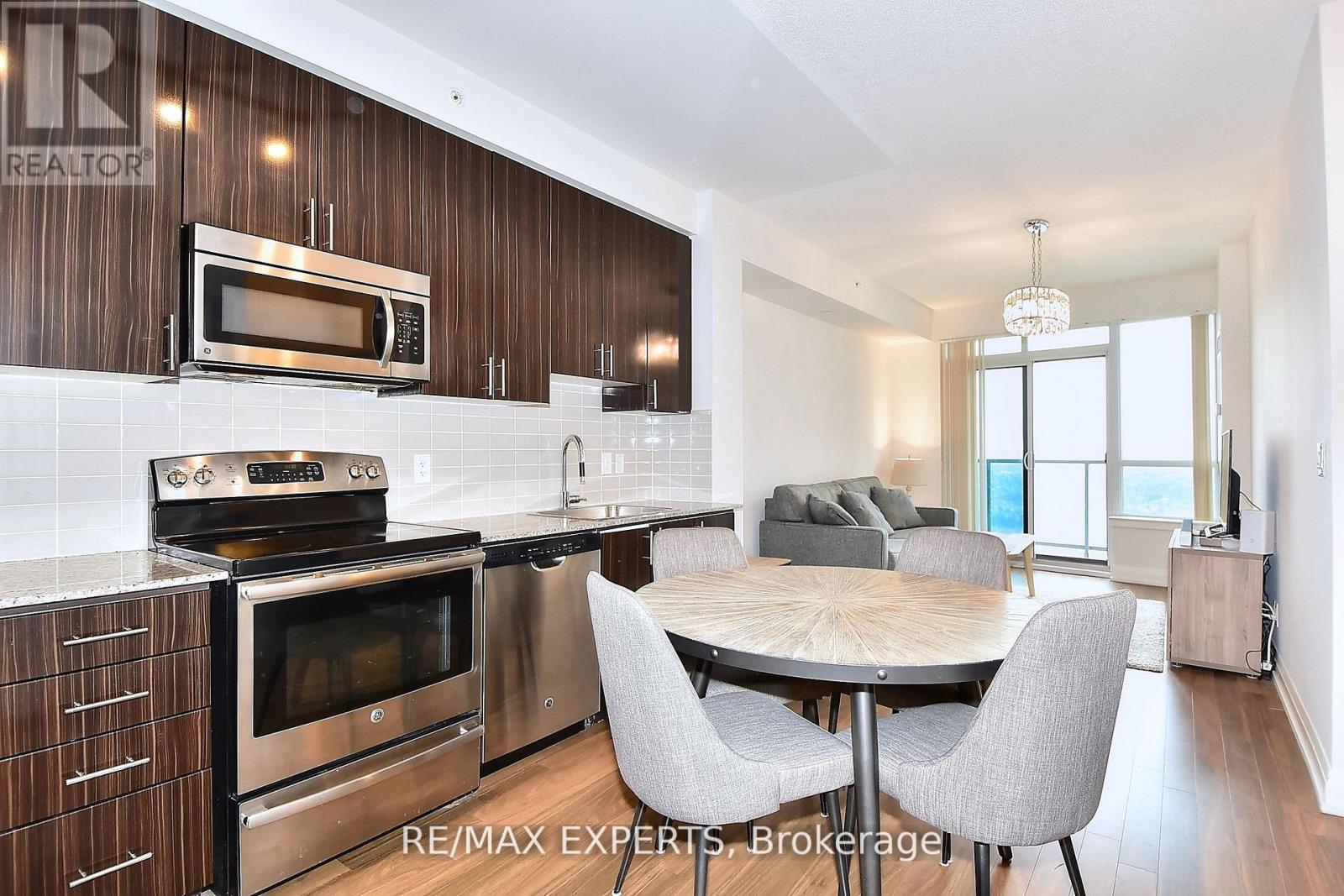 2433 - 7161 Yonge Street, Markham, Ontario  L3T 0C8 - Photo 10 - N12332818