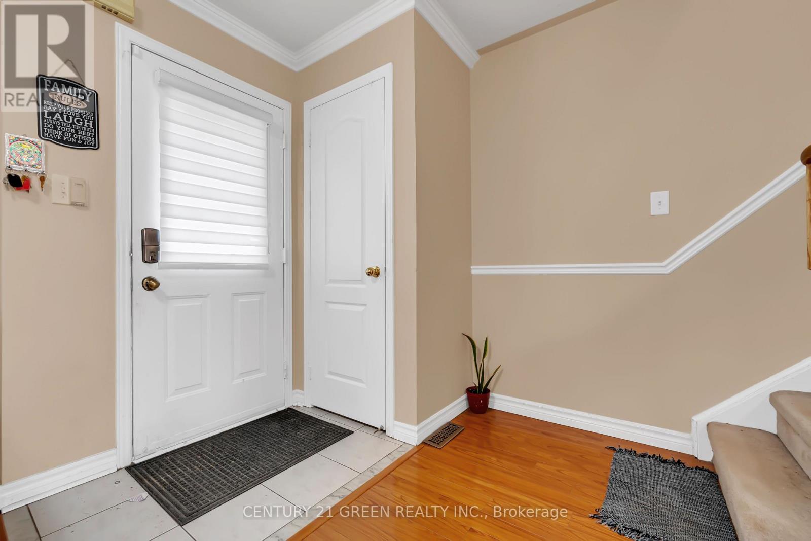 9 Flatlands Way, Brampton, Ontario  L6R 2B5 - Photo 5 - W12327486