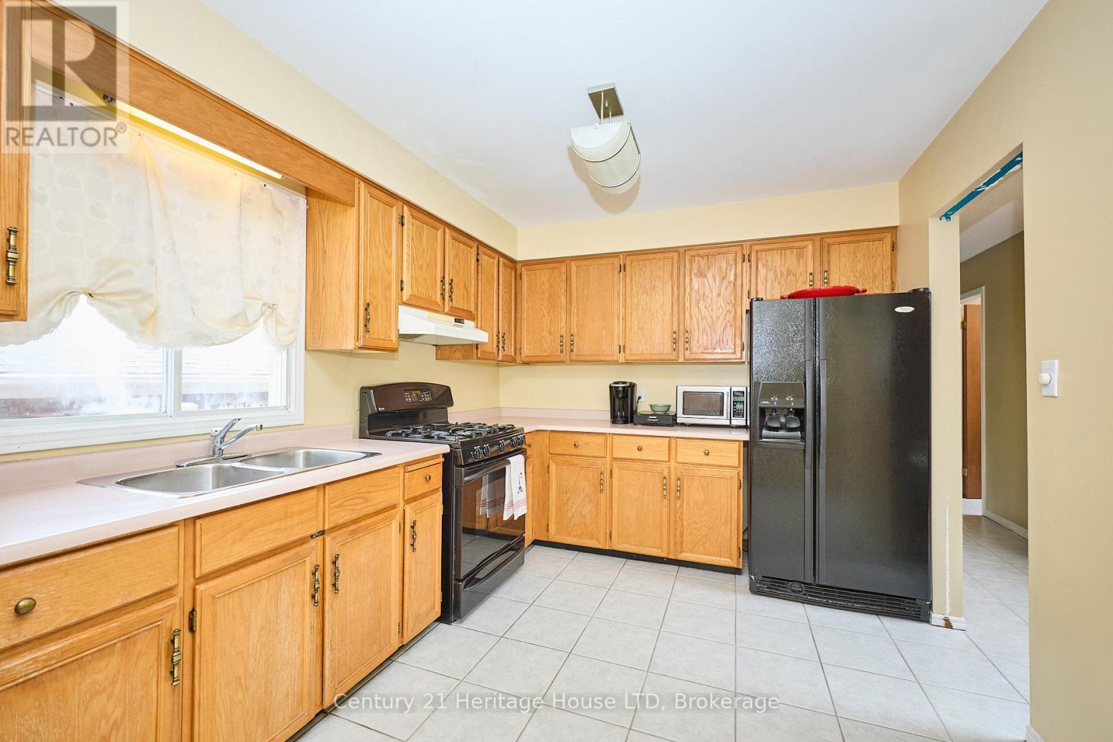 7724 Donlee Drive, Niagara Falls, Ontario  L2H 2N5 - Photo 10 - X12332917