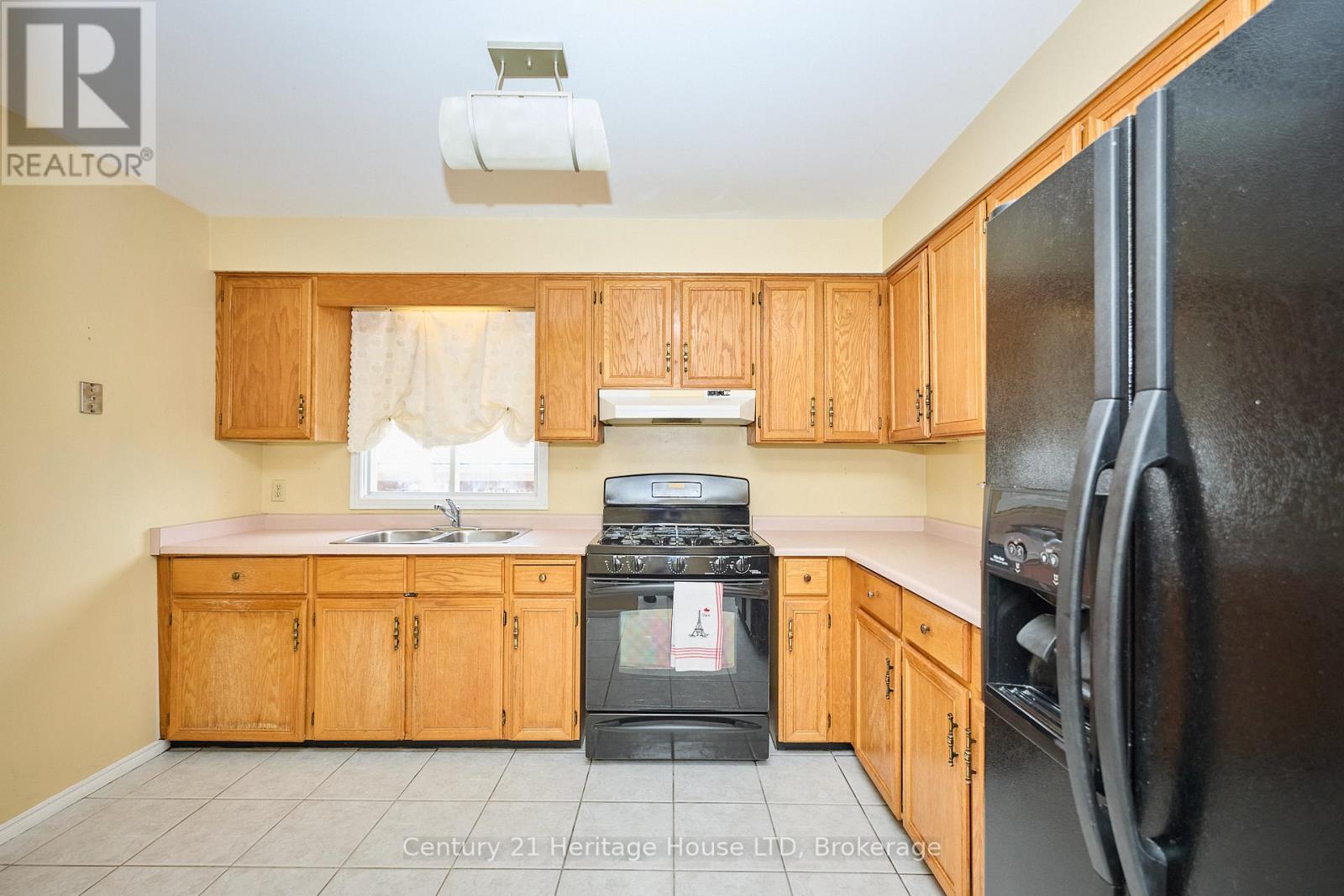 7724 Donlee Drive, Niagara Falls, Ontario  L2H 2N5 - Photo 11 - X12332917