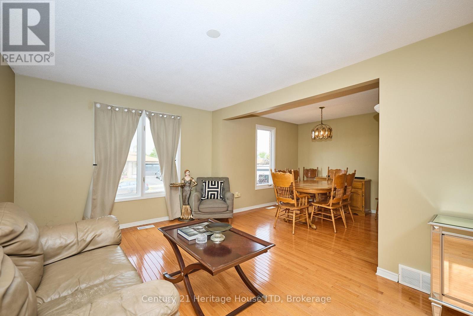 7724 Donlee Drive, Niagara Falls, Ontario  L2H 2N5 - Photo 8 - X12332917
