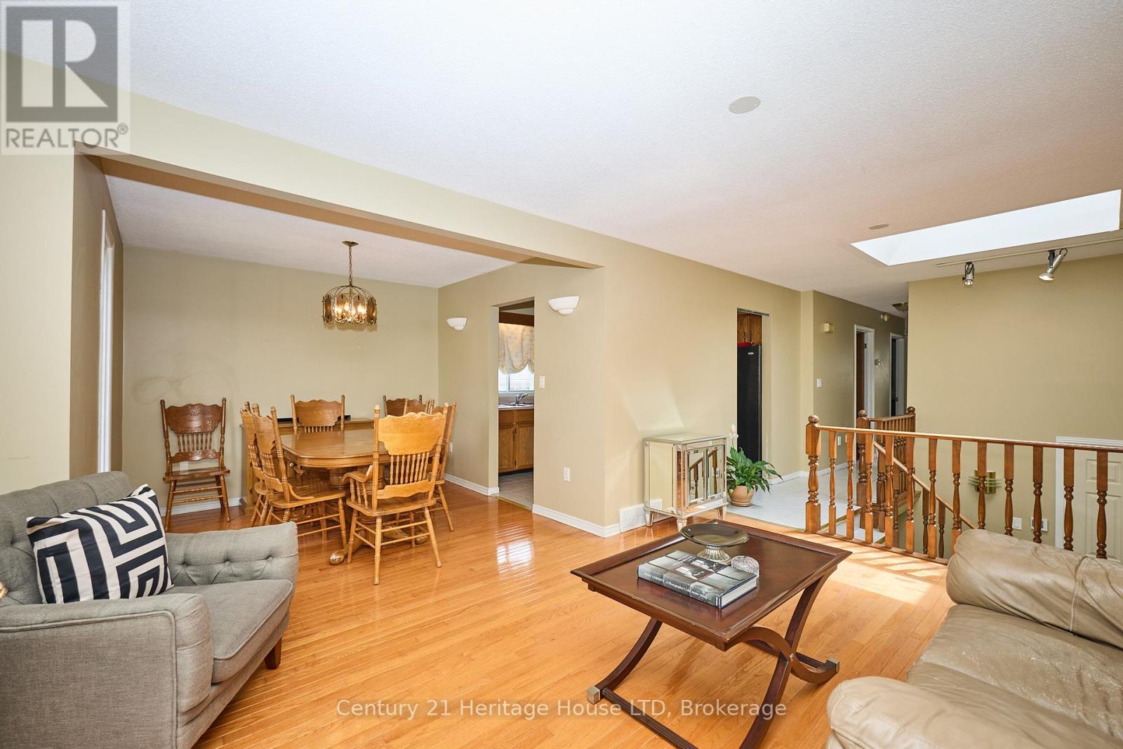7724 Donlee Drive, Niagara Falls, Ontario  L2H 2N5 - Photo 9 - X12332917