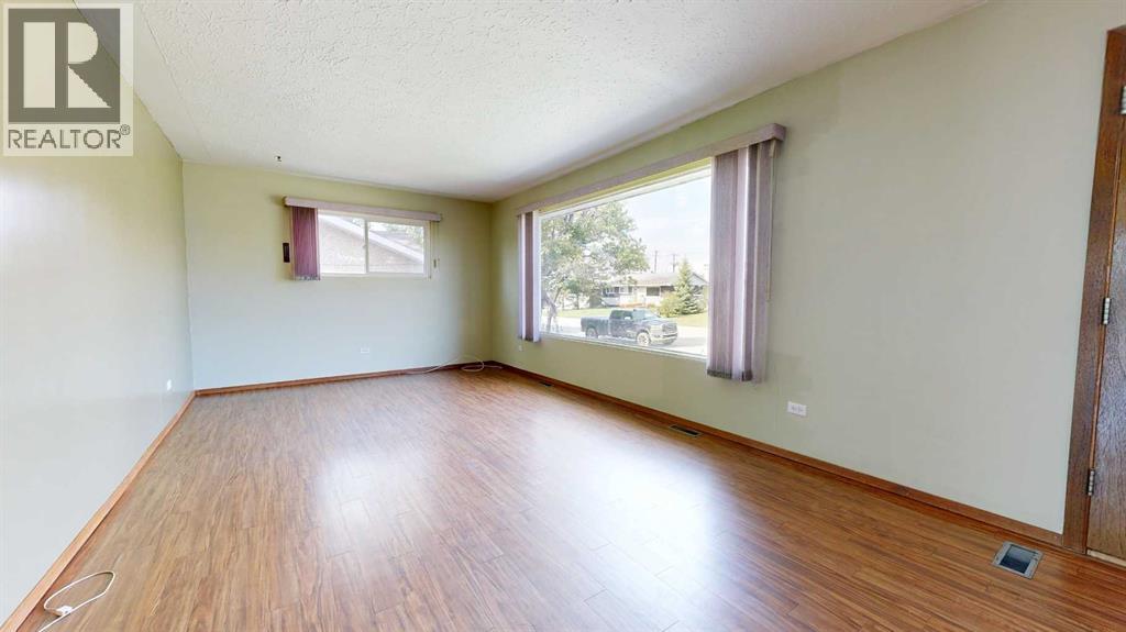 Property at 9523 99 Avenue image 4