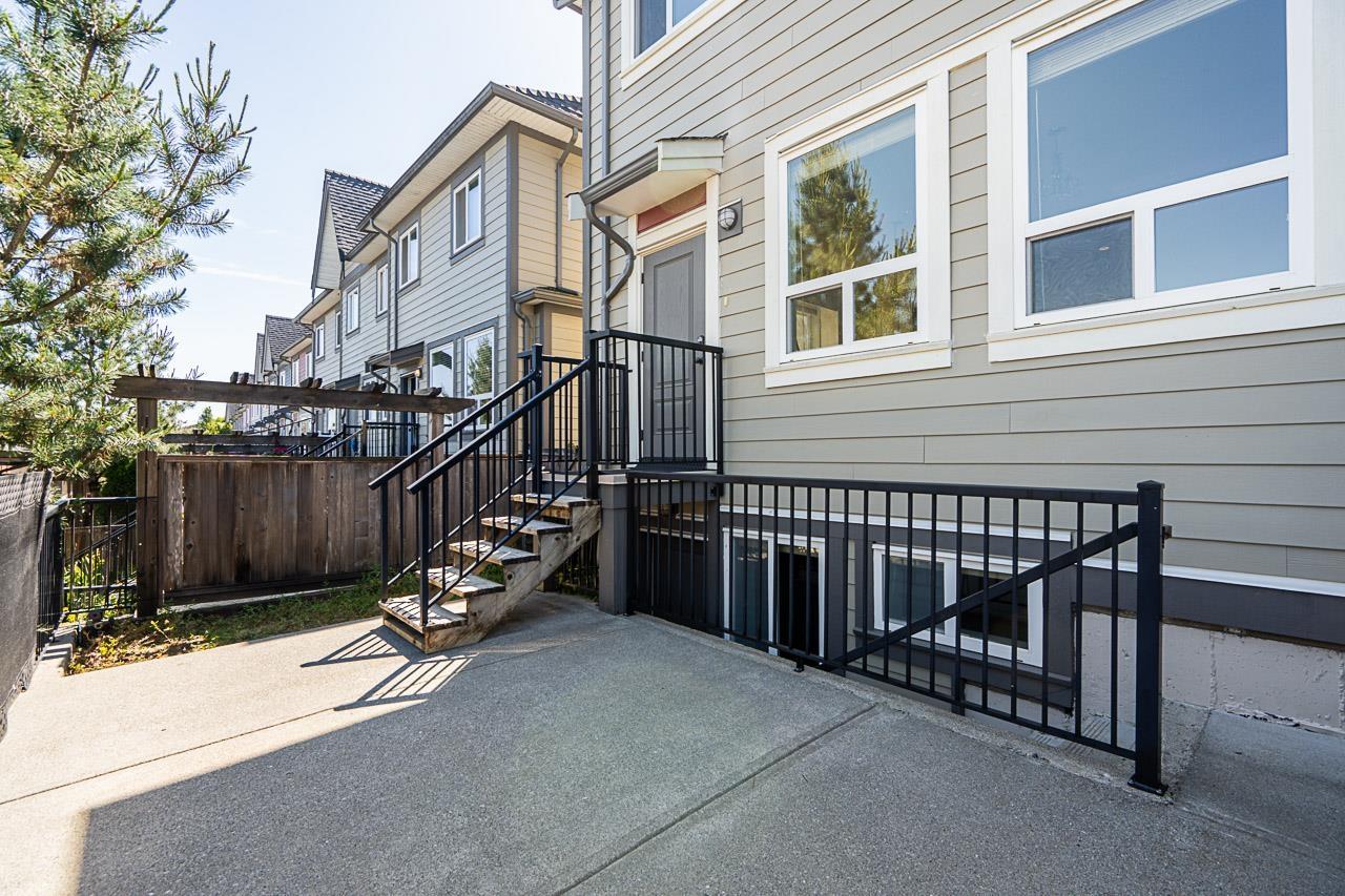 Property at 21037 80 AVENUE image 2