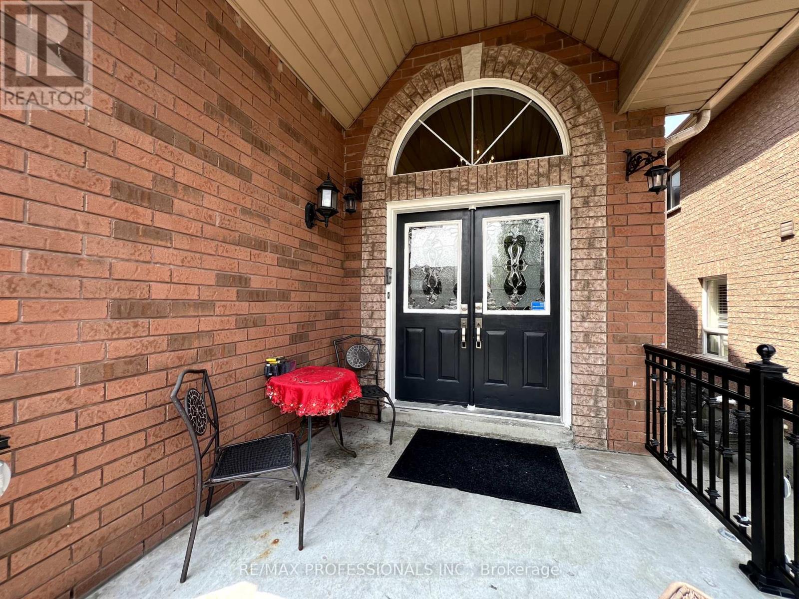 Property at 25 WHITEHOUSE CRESCENT image 3