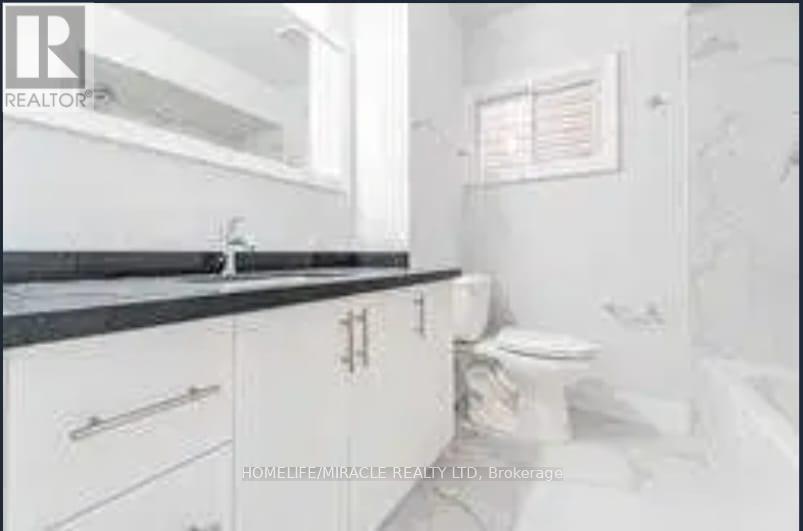 150 Weybridge Trail, Brampton, Ontario  L6V 3W2 - Photo 10 - W12332740