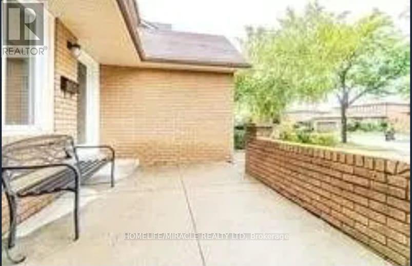 Property at 150 WEYBRIDGE TRAIL image 2