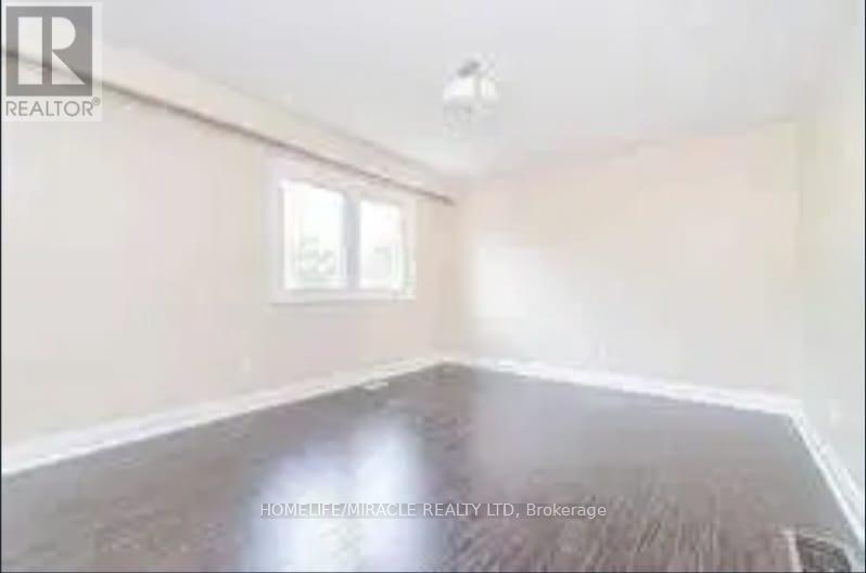 150 Weybridge Trail, Brampton, Ontario  L6V 3W2 - Photo 9 - W12332740