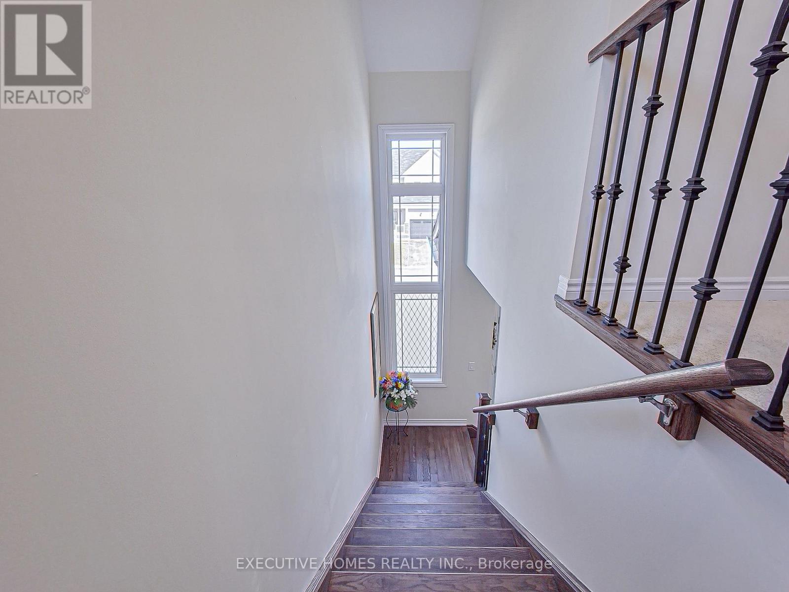 110 Explorer Way, Thorold, Ontario  L2V 0K3 - Photo 12 - X12332659