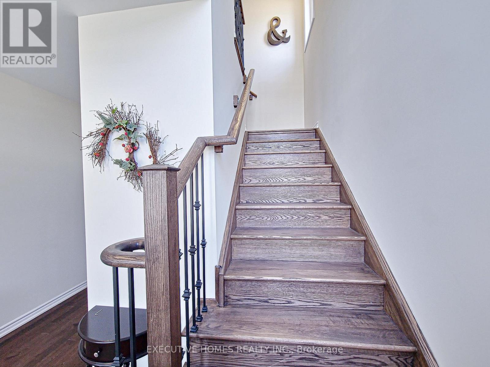 110 Explorer Way, Thorold, Ontario  L2V 0K3 - Photo 13 - X12332659