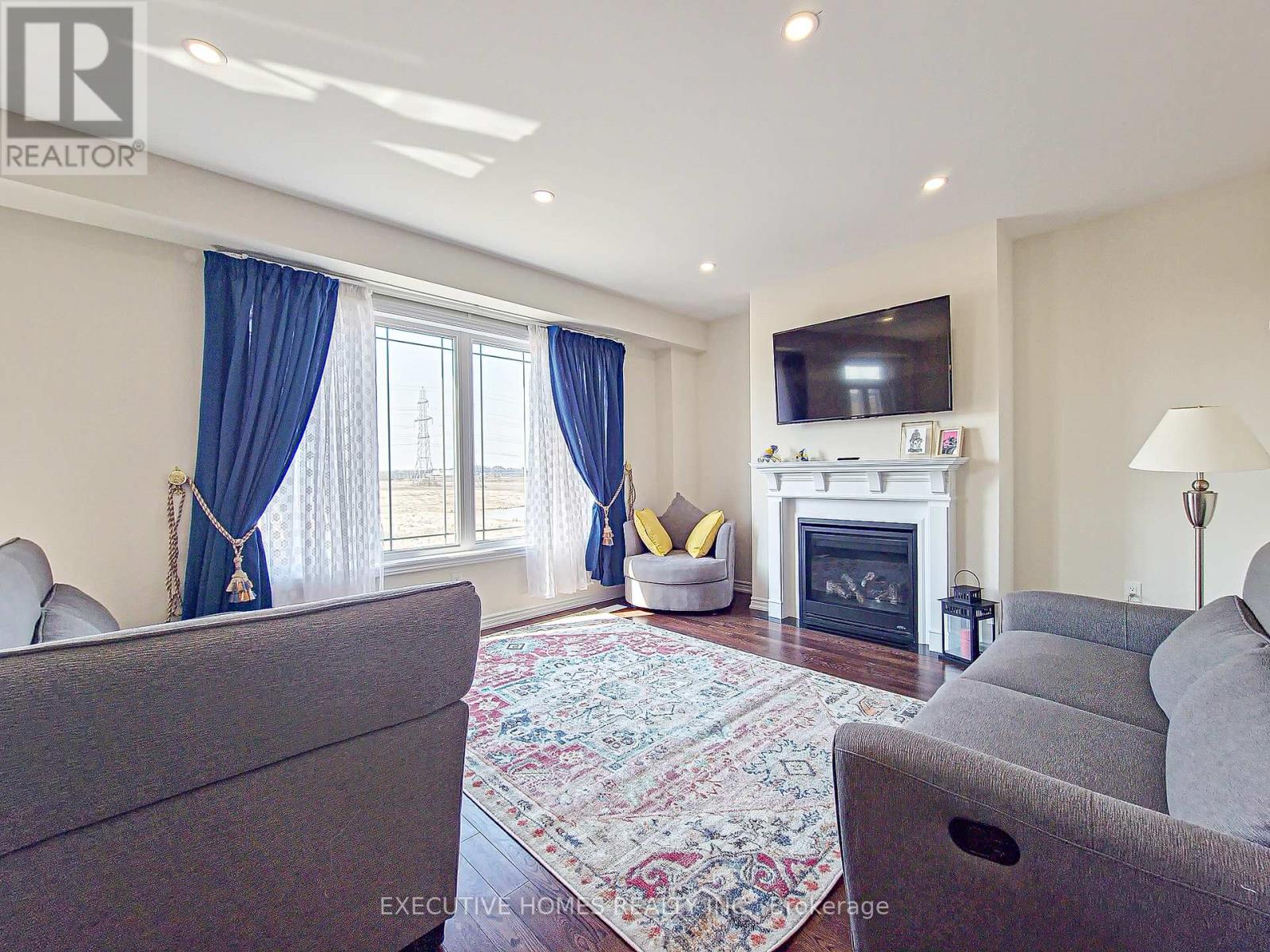 110 Explorer Way, Thorold, Ontario  L2V 0K3 - Photo 5 - X12332659