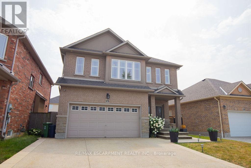15 MEADOWBANK DRIVE, Hamilton, Ontario