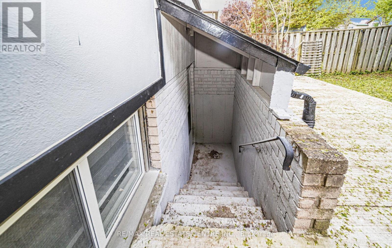 211 Dunsdon Street, Brantford, Ontario  N3R 7H7 - Photo 33 - X12332821