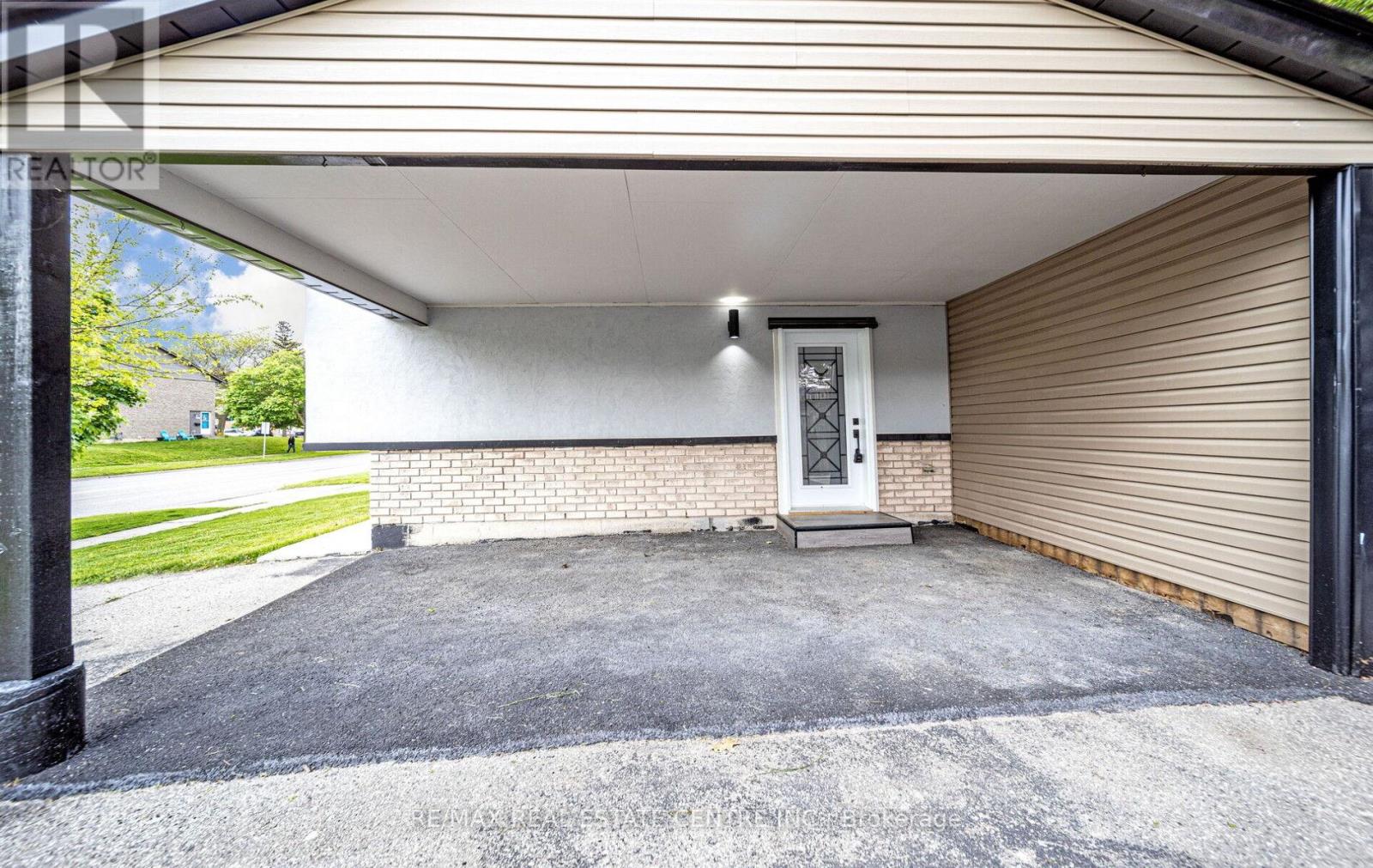 211 Dunsdon Street, Brantford, Ontario  N3R 7H7 - Photo 5 - X12332821