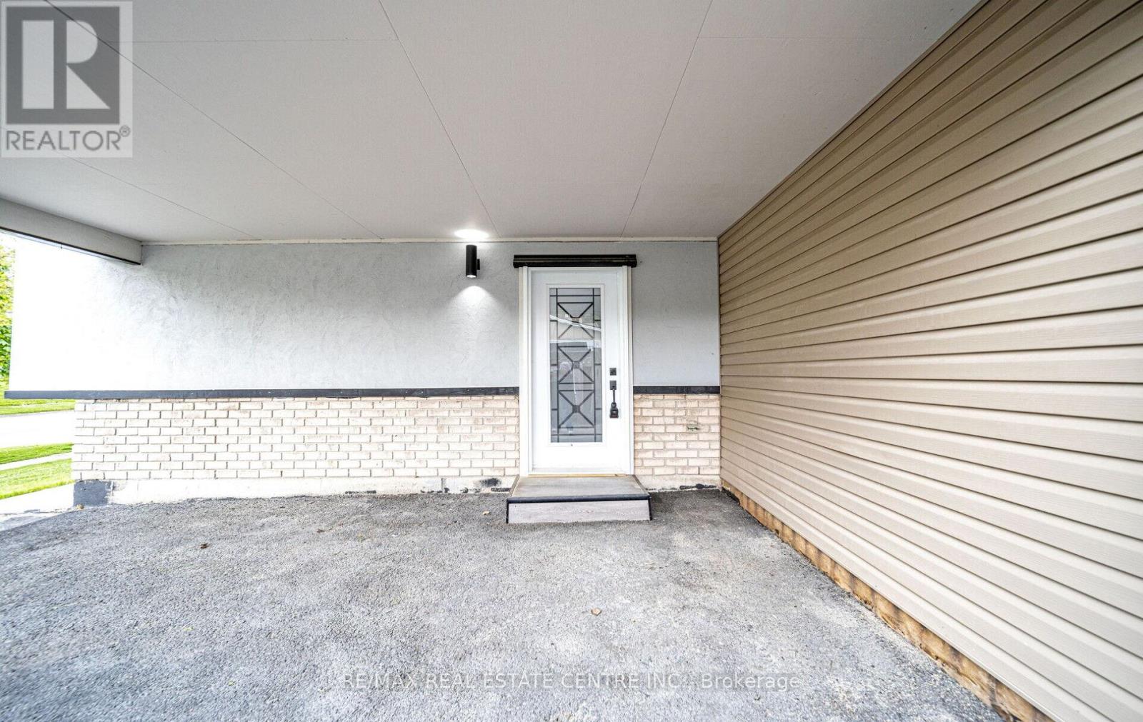211 Dunsdon Street, Brantford, Ontario  N3R 7H7 - Photo 6 - X12332821