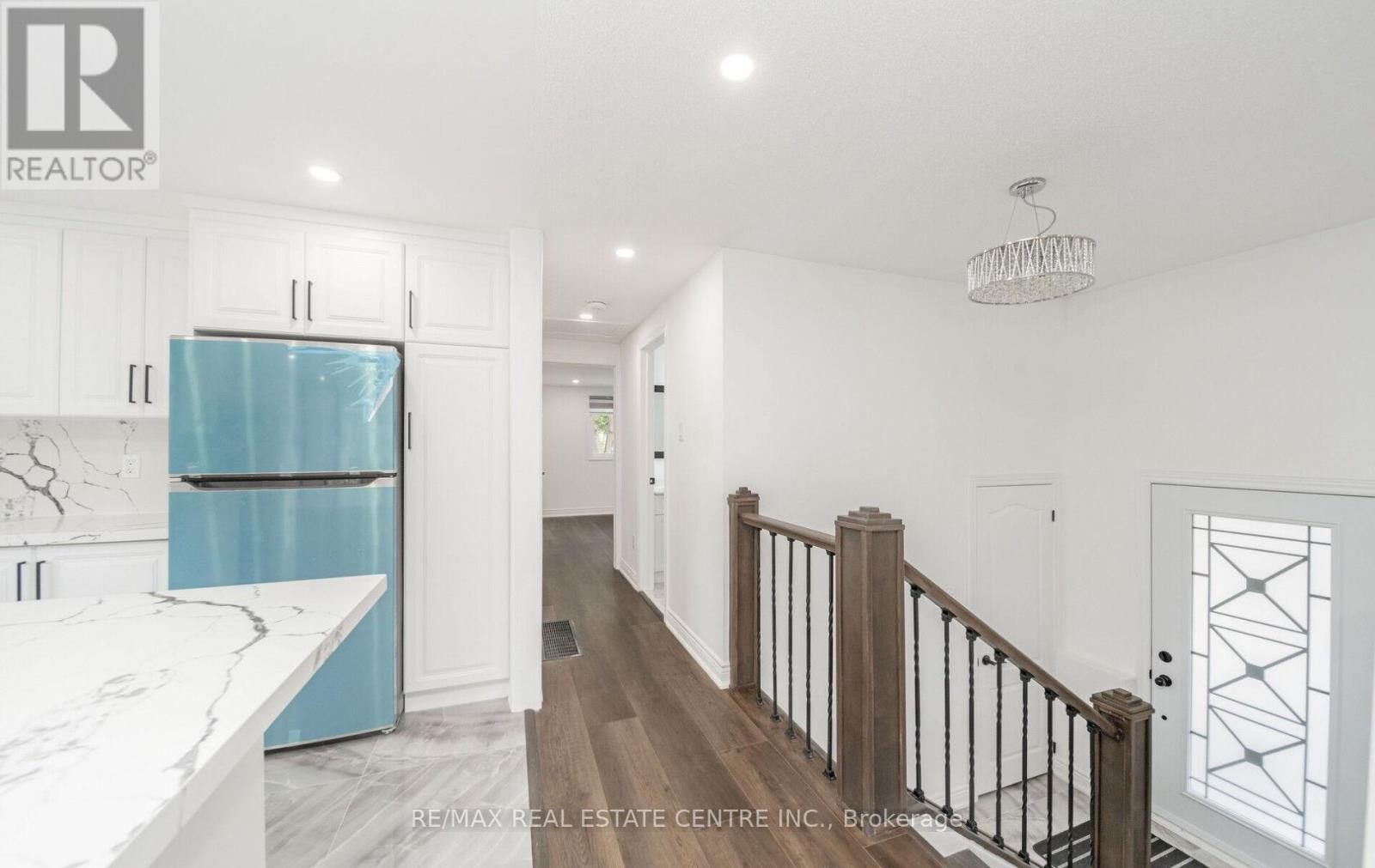 211 Dunsdon Street, Brantford, Ontario  N3R 7H7 - Photo 9 - X12332821