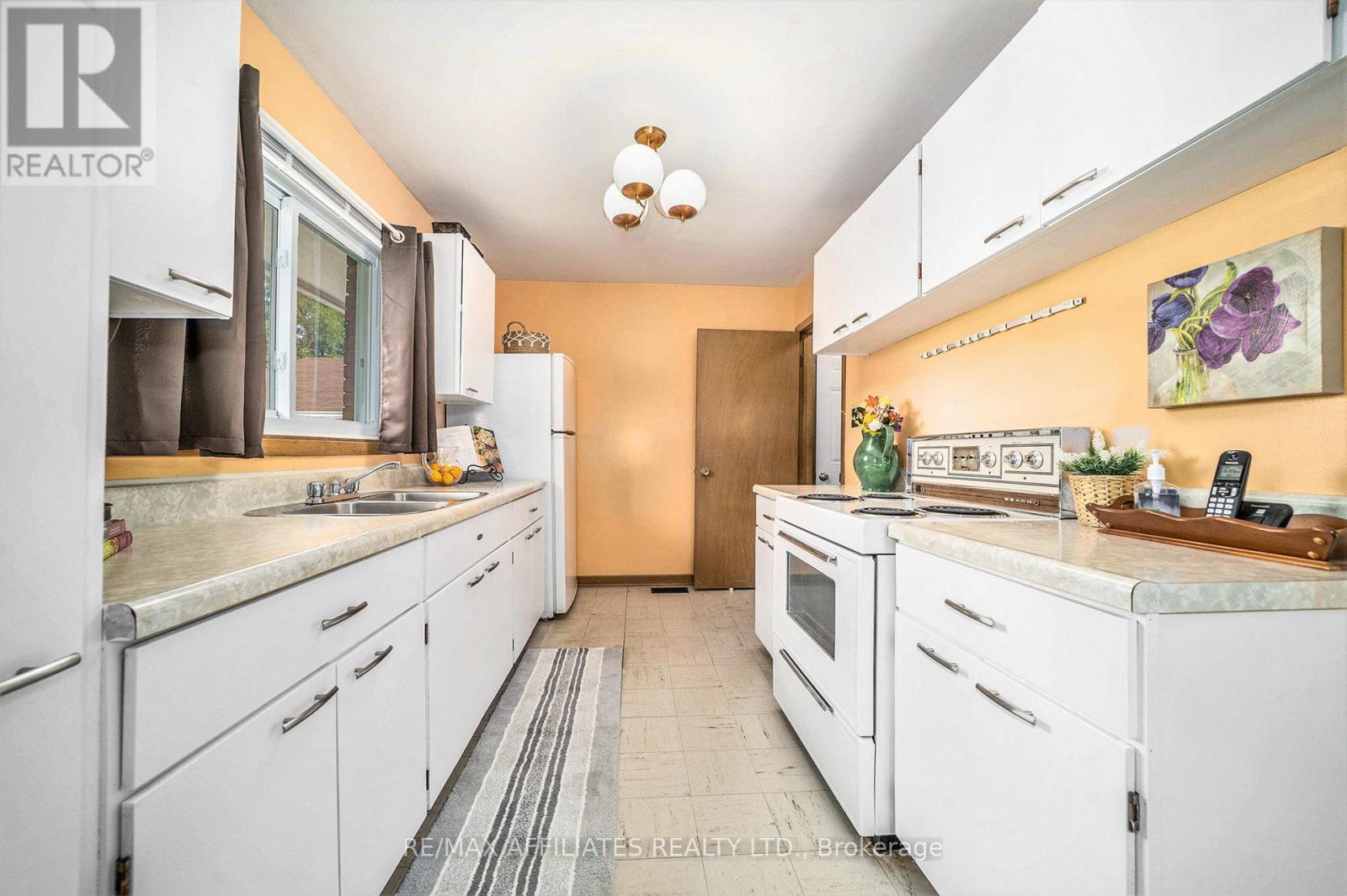 Property at 195 ISABELLA STREET image 3