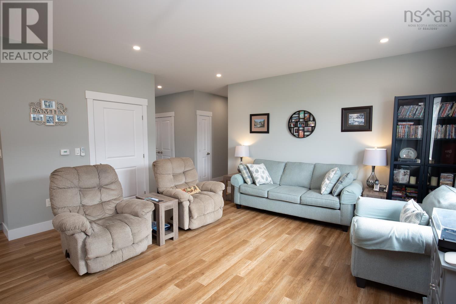 28 Ridge Avenue, Stewiacke, Nova Scotia  B0N 2J0 - Photo 12 - 202513221