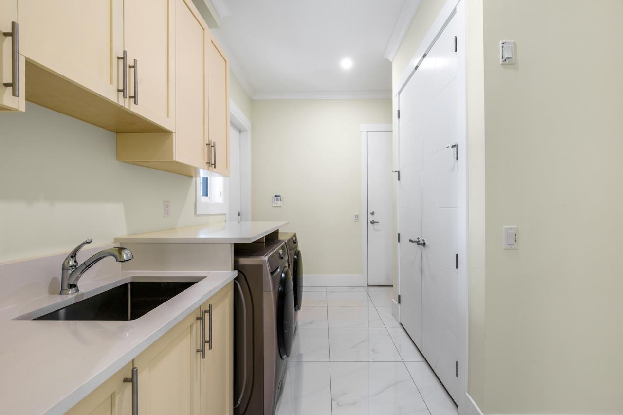 Property at 6711 123A STREET image 5