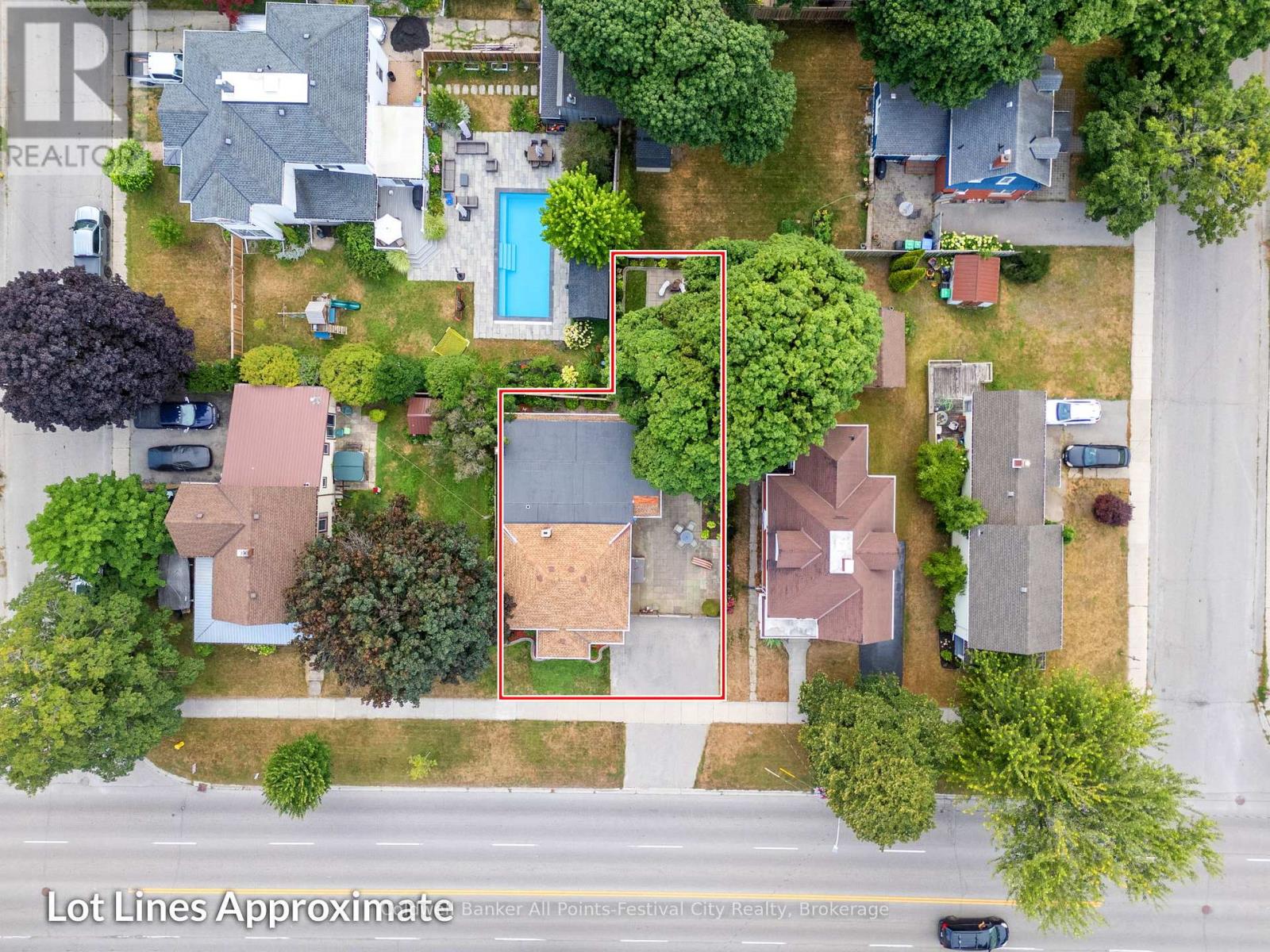 Property at 107 VICTORIA STREET N image 3