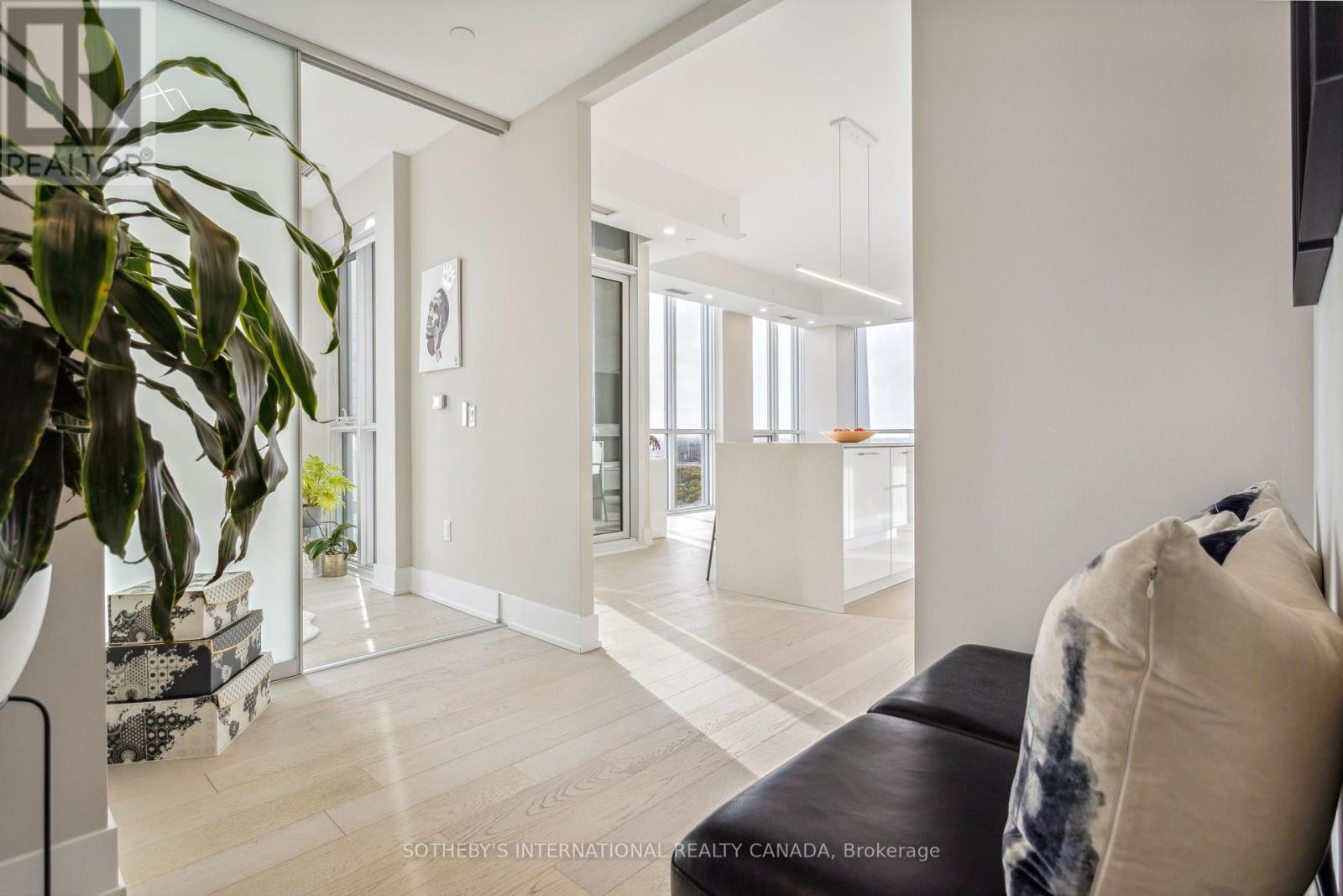 Property at 5405 - 1 YORKVILLE AVENUE image 4