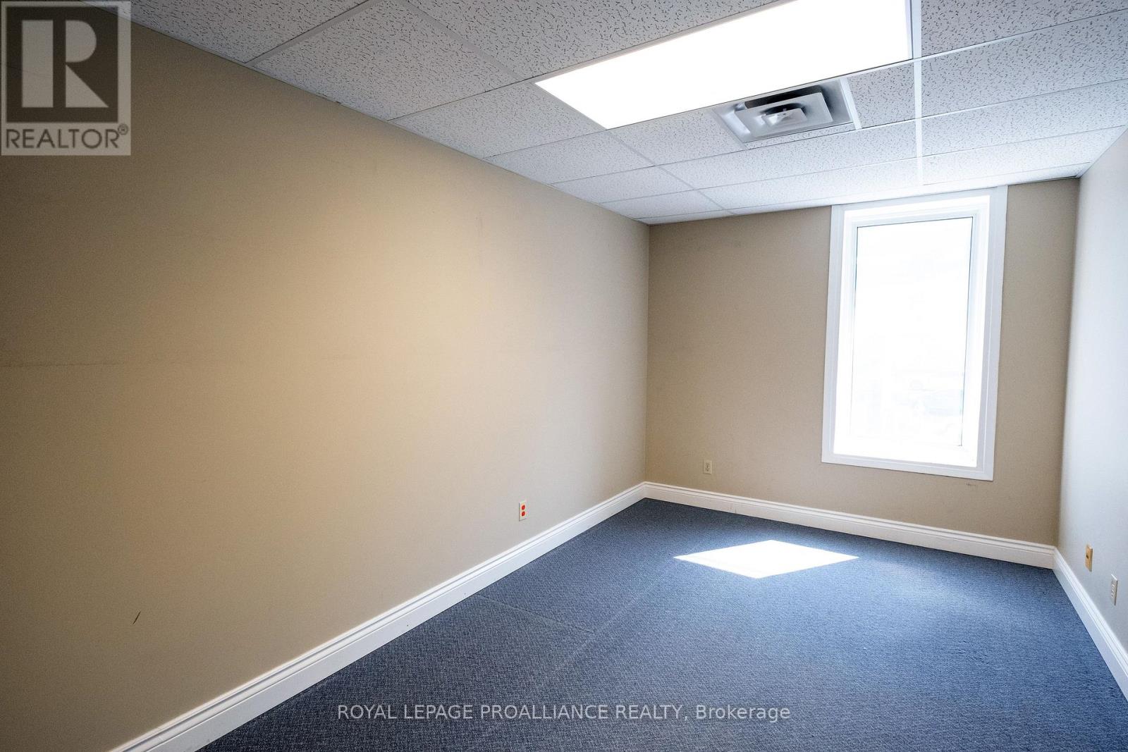 B - 354 Pinnacle Street, Belleville, Ontario  K8N 3B4 - Photo 10 - X12333063