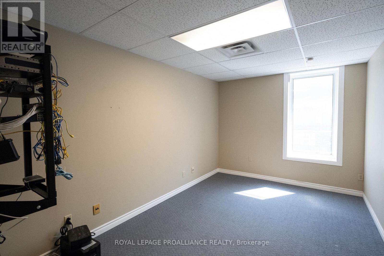 B - 354 Pinnacle Street, Belleville, Ontario  K8N 3B4 - Photo 11 - X12333063