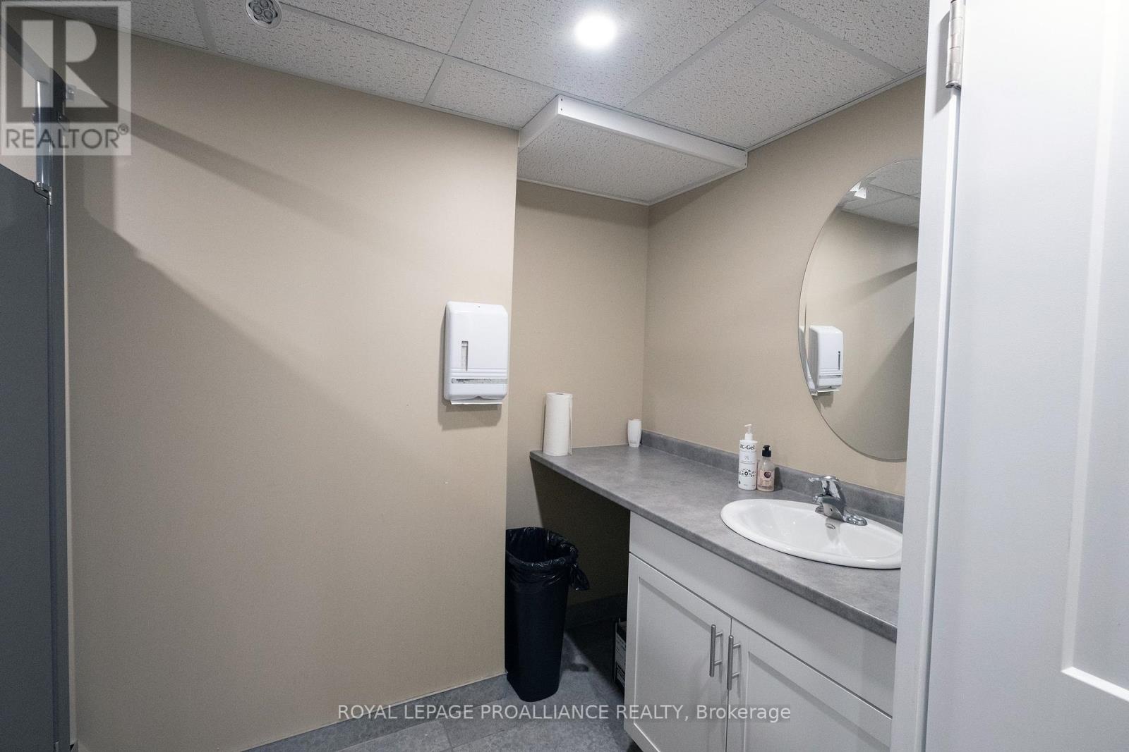 B - 354 Pinnacle Street, Belleville, Ontario  K8N 3B4 - Photo 19 - X12333063
