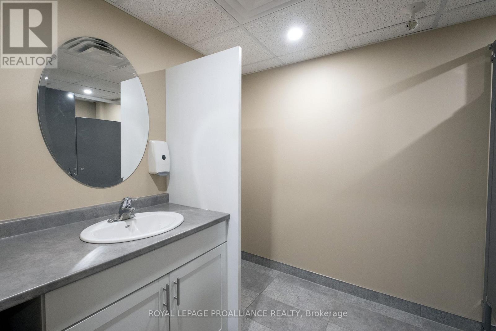 B - 354 Pinnacle Street, Belleville, Ontario  K8N 3B4 - Photo 20 - X12333063